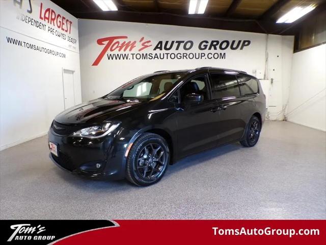 2019 Chrysler Pacifica Touring L for sale in Des Moines, IA
