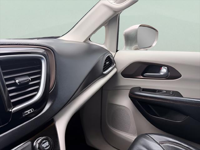 2017 Chrysler Pacifica Touring-L Plus