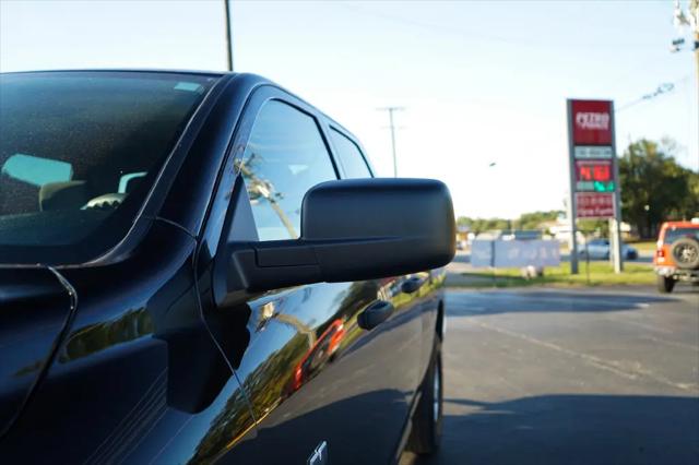 2024 Ram 1500 Classic SLT Quad Cab 4x2 64 Box