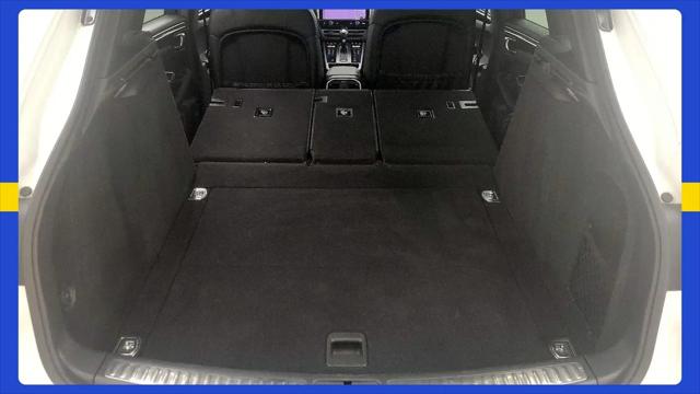 2022 Porsche Macan Macan