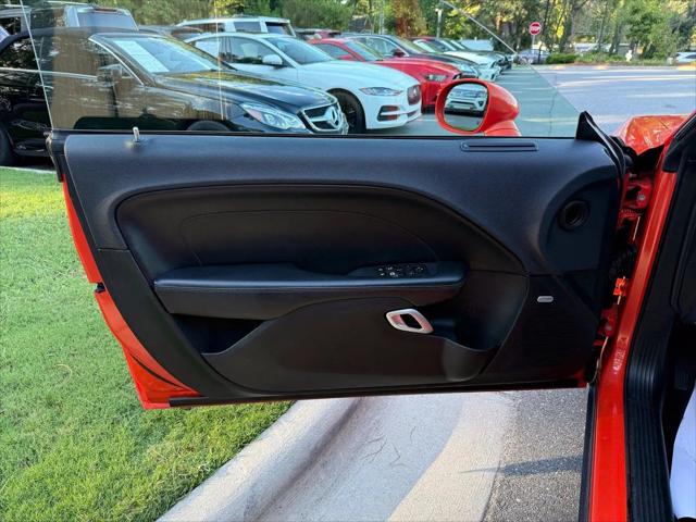 2016 Dodge Challenger SXT Plus