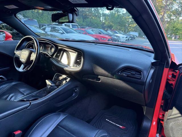 2016 Dodge Challenger SXT Plus