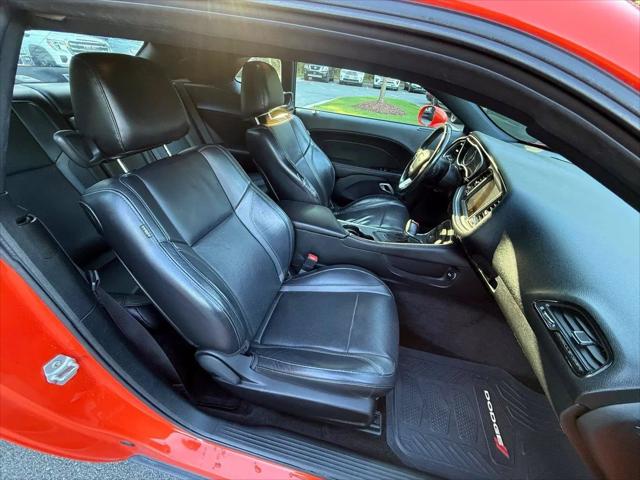 2016 Dodge Challenger SXT Plus