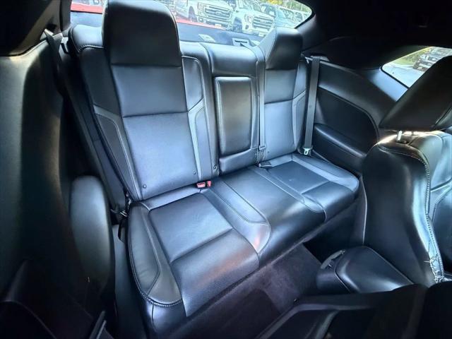 2016 Dodge Challenger SXT Plus