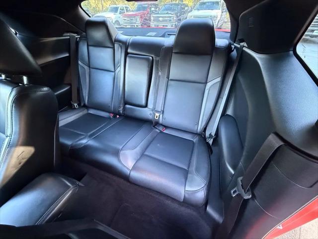 2016 Dodge Challenger SXT Plus