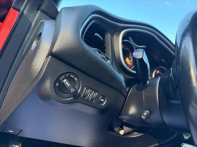 2016 Dodge Challenger SXT Plus