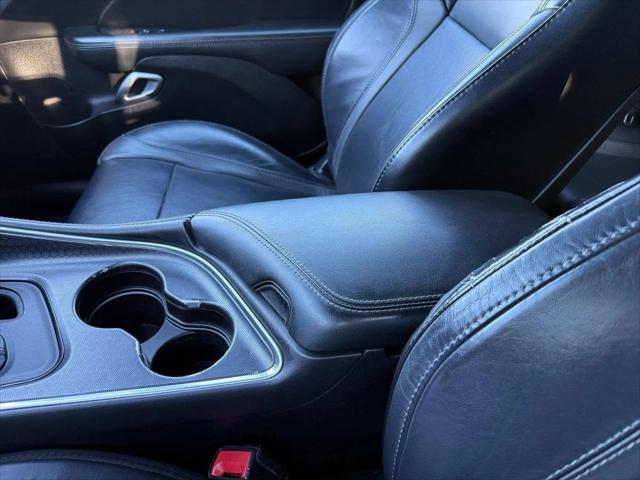2016 Dodge Challenger SXT Plus