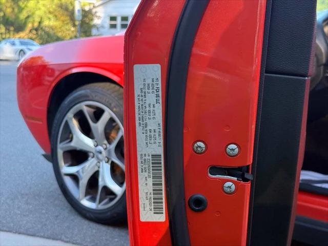 2016 Dodge Challenger SXT Plus