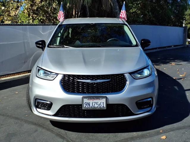 2024 Chrysler Pacifica Hybrid Select