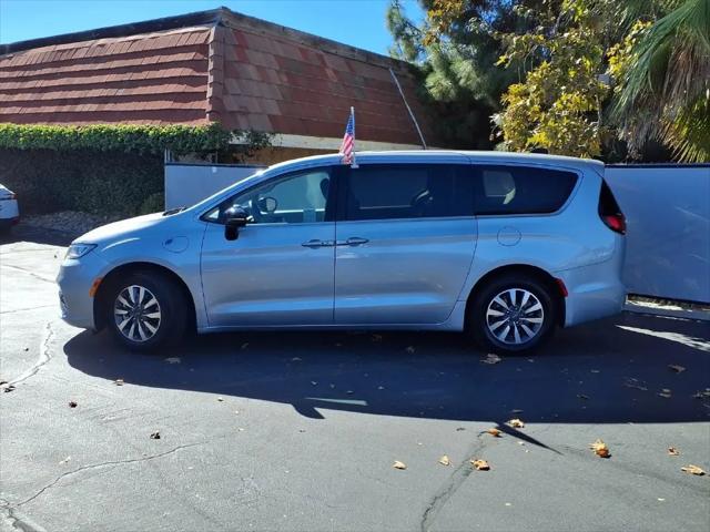 2024 Chrysler Pacifica Hybrid Select