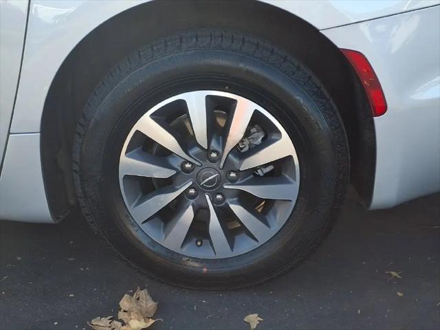 2024 Chrysler Pacifica Hybrid Select