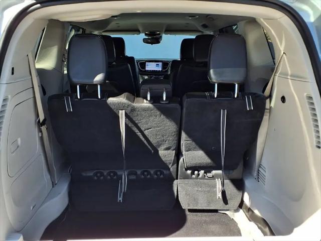 2024 Chrysler Pacifica Hybrid Select