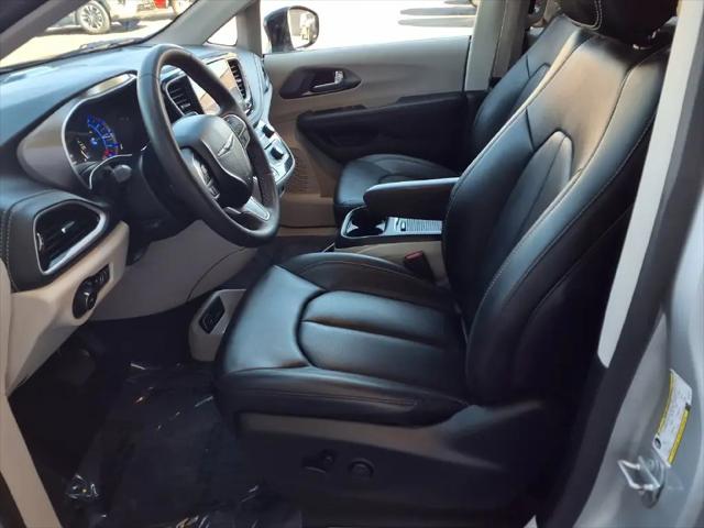 2024 Chrysler Pacifica Hybrid Select