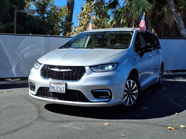 2024 Chrysler Pacifica Hybrid Select