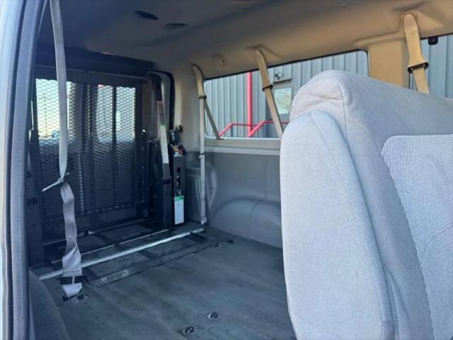 2010 Ford E-350 Super Duty XLT
