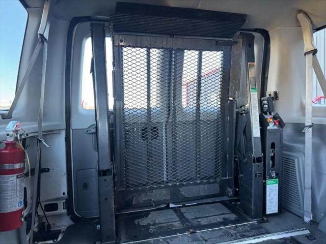 2010 Ford E-350 Super Duty XLT