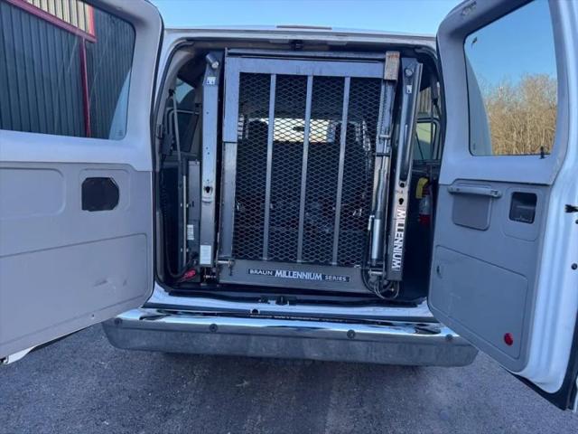 2010 Ford E-350 Super Duty XLT