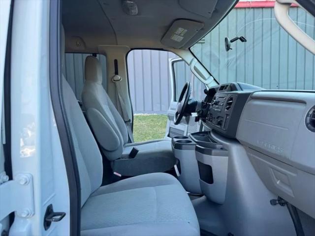 2010 Ford E-350 Super Duty XLT