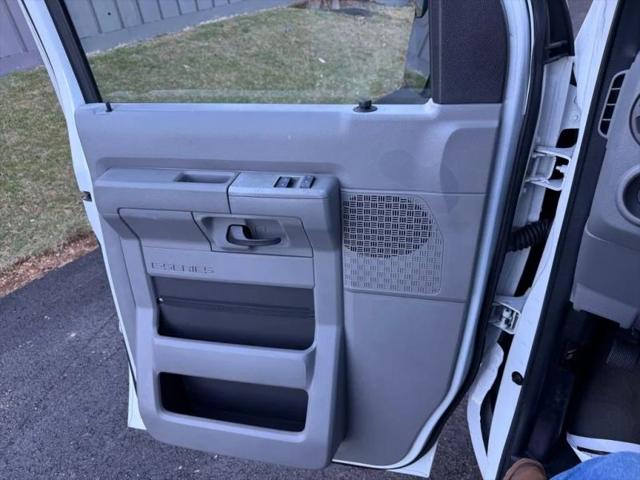 2010 Ford E-350 Super Duty XLT
