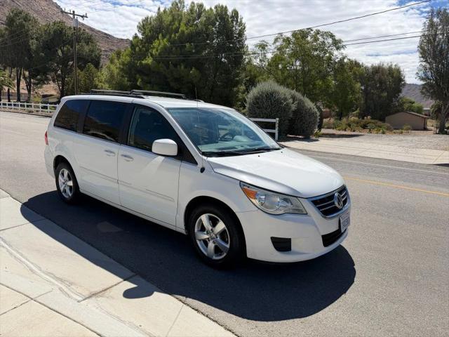 2011 Volkswagen Routan SE for sale in Bloomington, CA