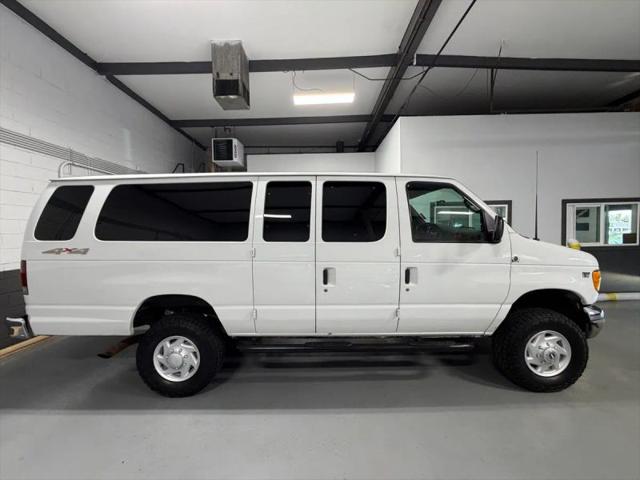 2001 Ford E-350 Super Duty Base