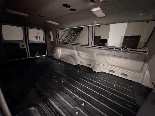 2001 Ford E-350 Super Duty Base