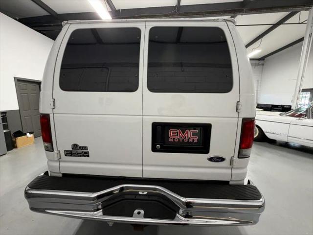 2001 Ford E-350 Super Duty Base