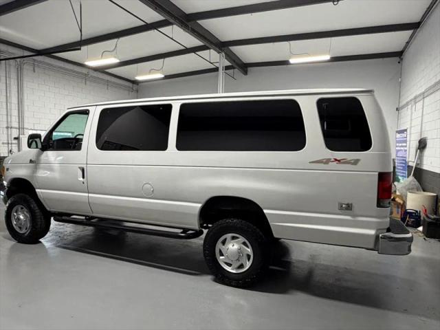 2001 Ford E-350 Super Duty Base