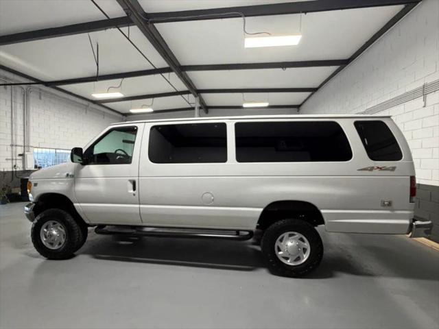 2001 Ford E-350 Super Duty Base
