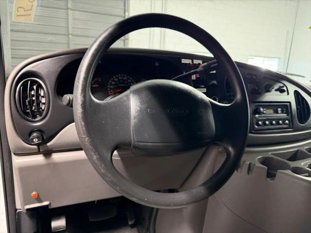 2001 Ford E-350 Super Duty Base