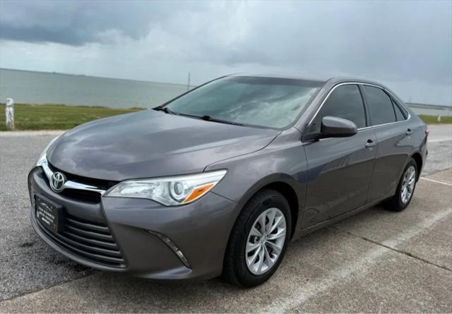 2017 Toyota Camry LE for sale in La Marque, TX