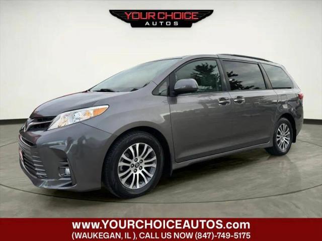 2018 Toyota Sienna XLE 8 Passenger for sale in Waukegan, IL