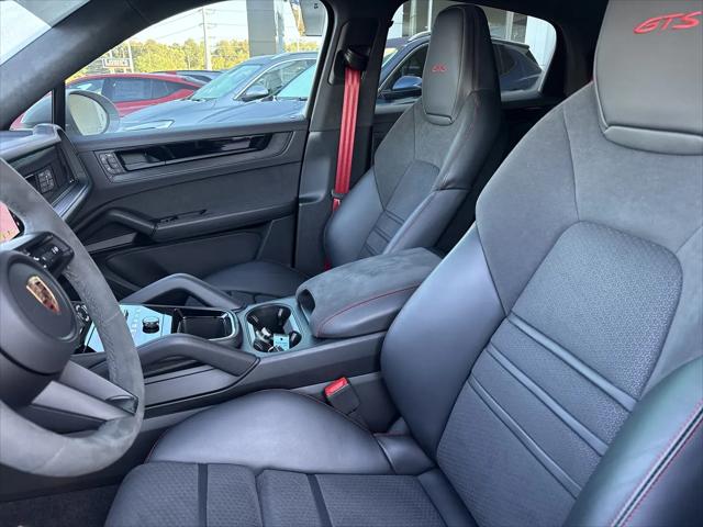 2025 Porsche Cayenne GTS