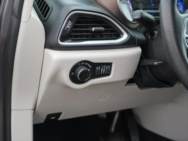 2021 Chrysler Voyager LXI