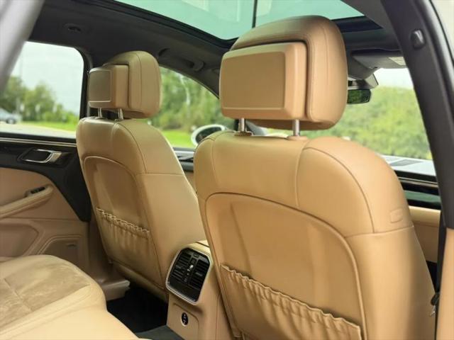 2021 Porsche Macan Base