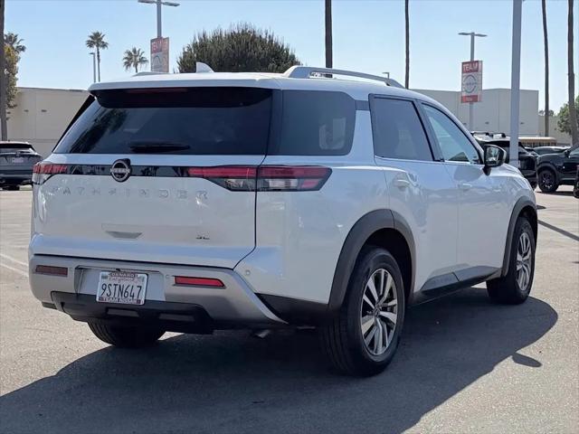 2025 Nissan Pathfinder SL FWD