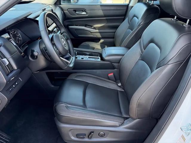 2025 Nissan Pathfinder SL FWD