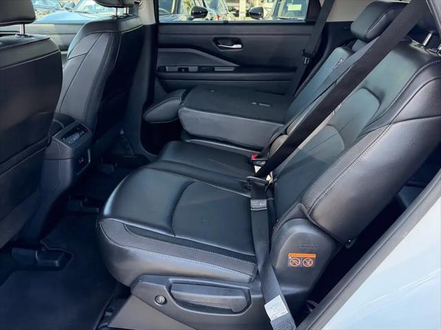 2025 Nissan Pathfinder SL FWD
