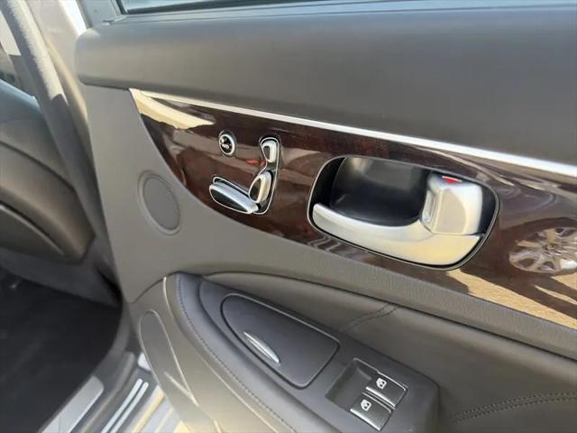 2011 Hyundai Equus Signature