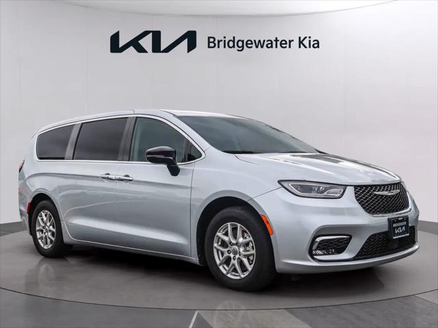 2024 Chrysler Pacifica Touring L for sale in Bridgewater, NJ