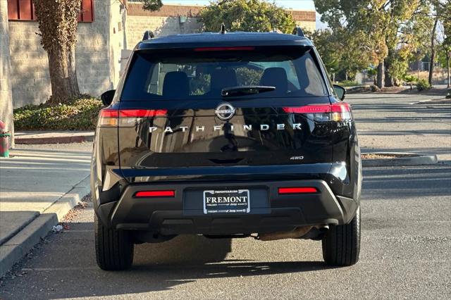 2025 Nissan Pathfinder SV 4WD