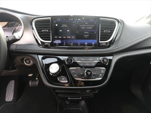 2027 Chrysler Pacifica Select AWD