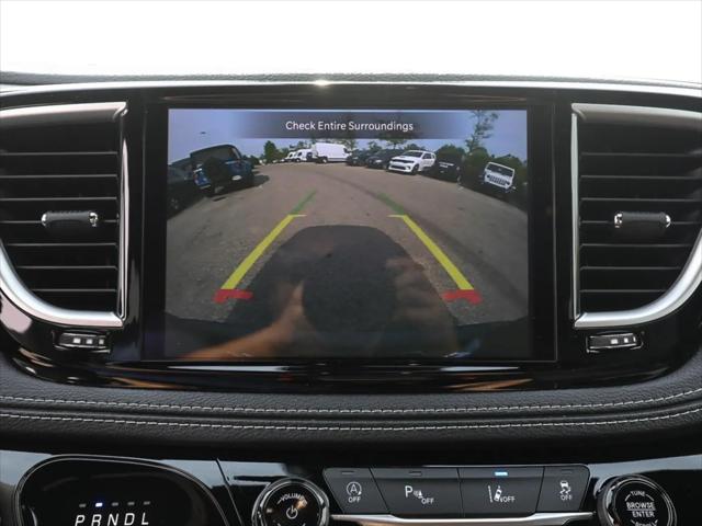 2027 Chrysler Pacifica Select AWD