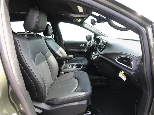 2027 Chrysler Pacifica Select AWD