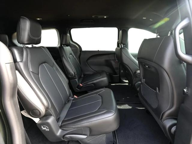 2027 Chrysler Pacifica Select AWD
