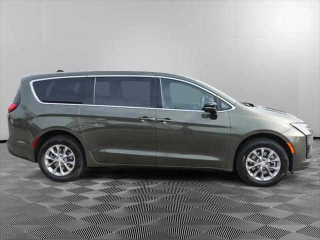 2027 Chrysler Pacifica Select AWD