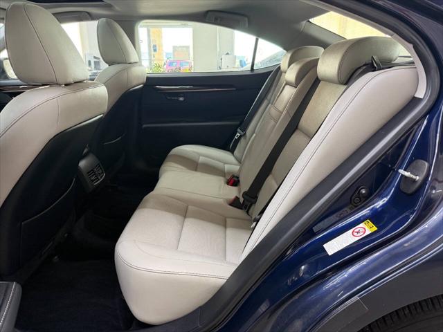 2013 Lexus ES 350 Base 4dr Sedan