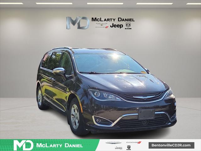 2017 Chrysler Pacifica Hybrid Platinum for sale in Bentonville, AR