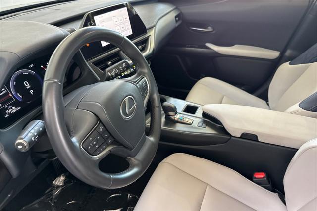2025 Lexus 300 300h