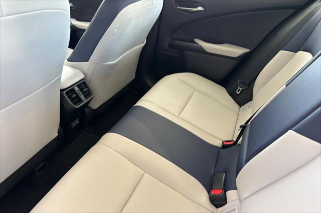 2025 Lexus 300 300h